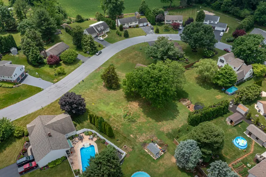 734 Pleasant Dr, New Holland, PA 17557 - #3