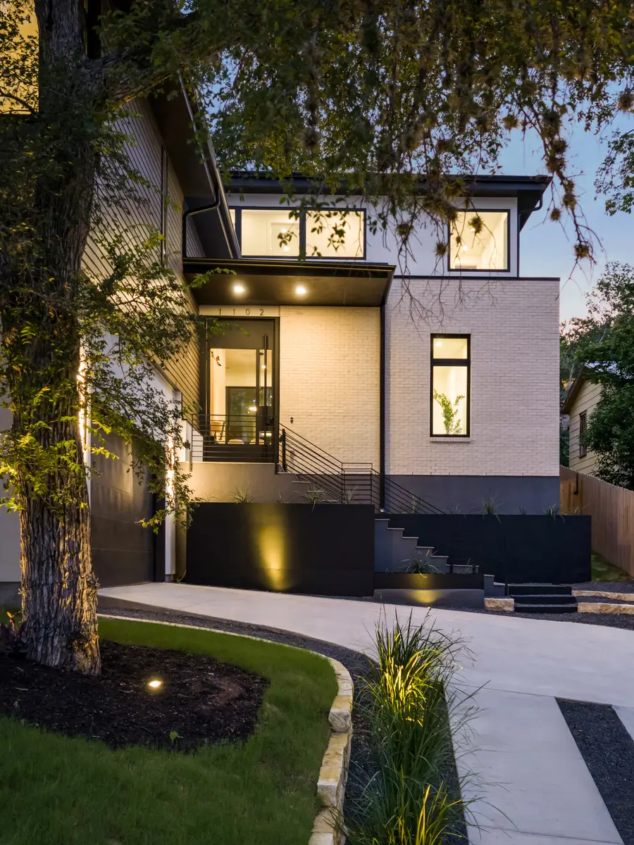 1102 Summit St, Austin, TX 78741 - #2