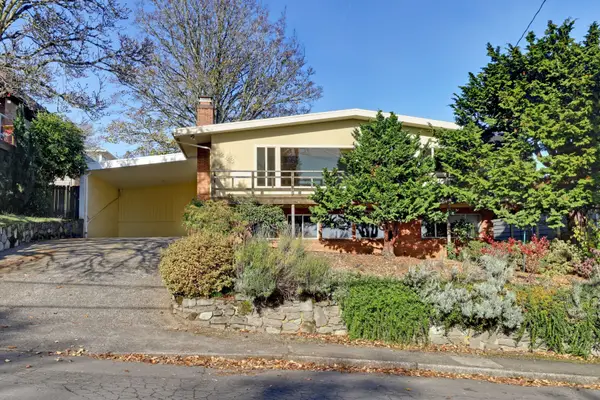 7243 SE Clay St, Portland, OR 97215