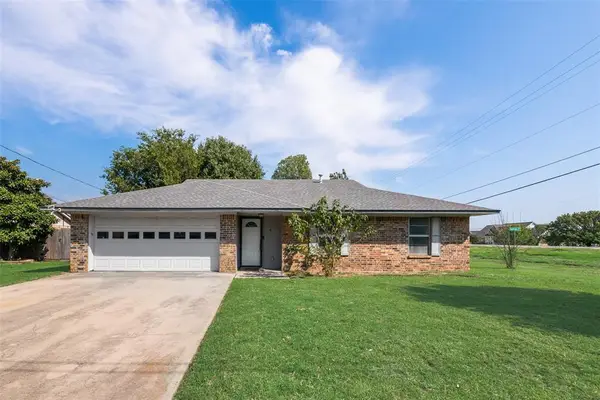 2 Finley Circle, Krum, TX 76249