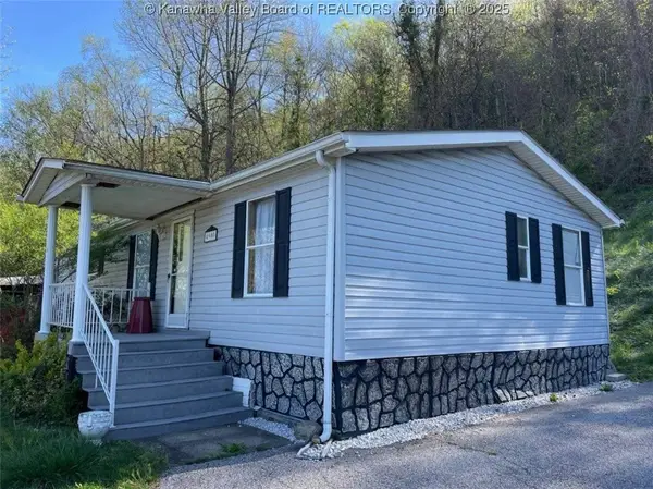 4900 & 4904 Jonquil Drive, Charleston, WV 25306