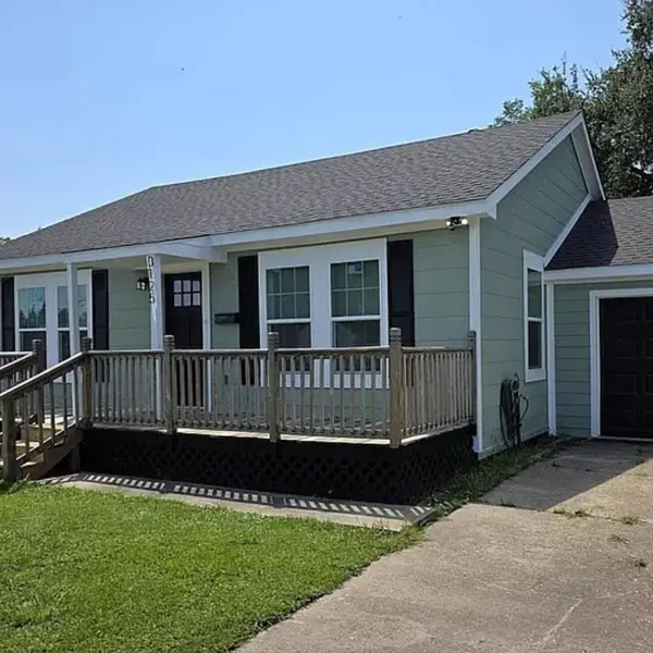 3125 South Drive, Groves, TX 77619