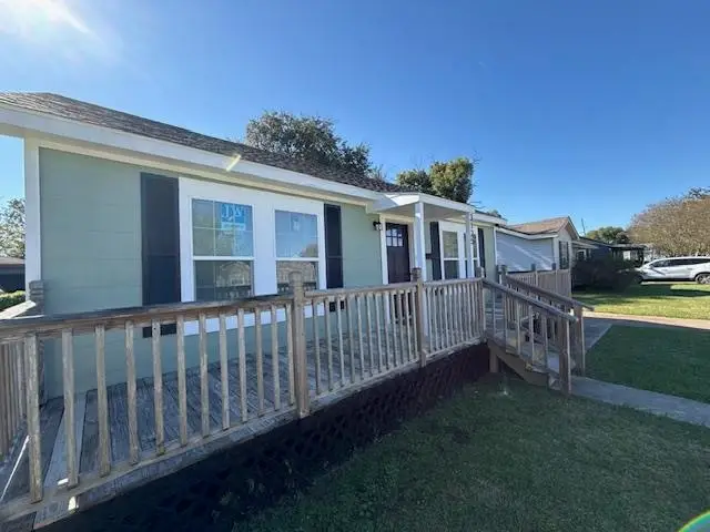 3125 South Drive, Groves, TX 77619 - Image #2