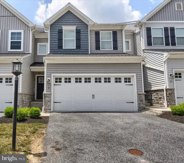 2 Woods Dr, CAMP HILL, PA 17011