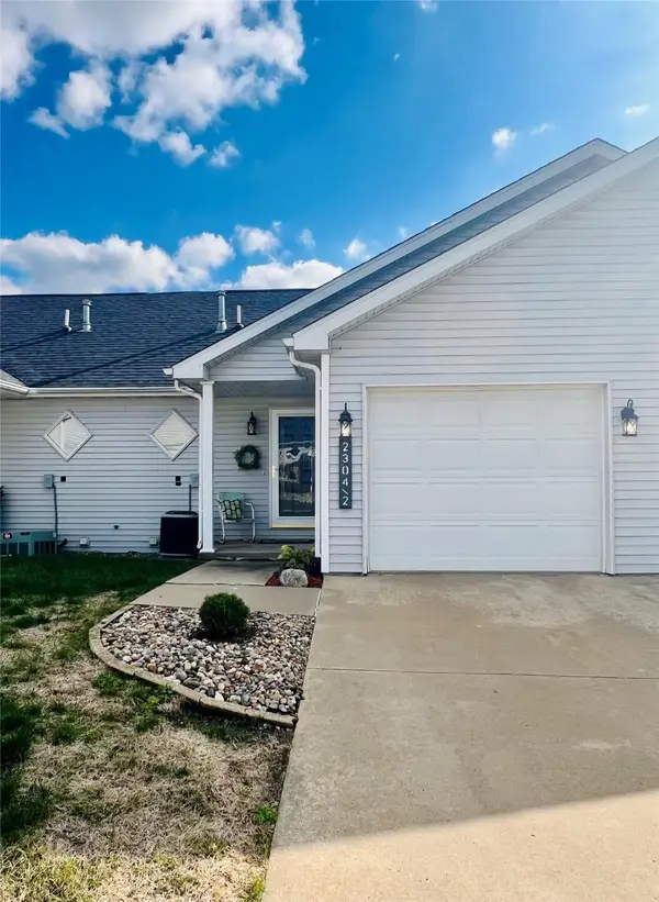 2304 Bos Landen Drive #2, Pella, IA 50219
