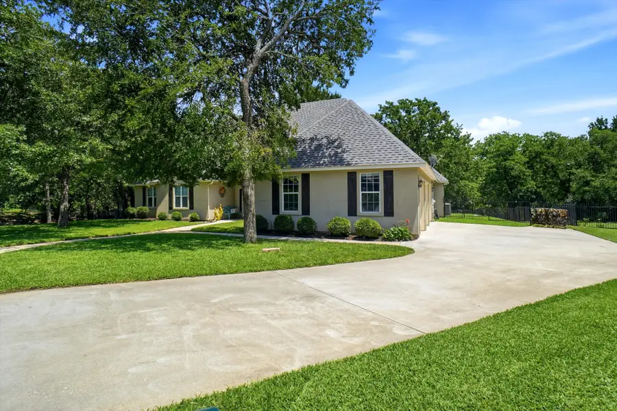 102 Manders Court, Runaway Bay, TX 76426 - #2