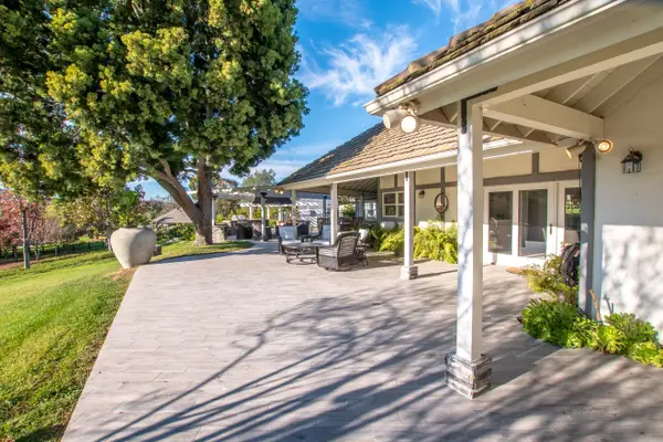 9 Country Glen Road, Fallbrook, CA 92028