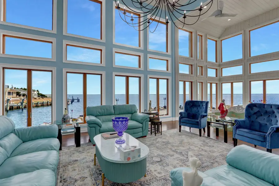 505 East Drive, Copiague, NY 11726 - Image #3