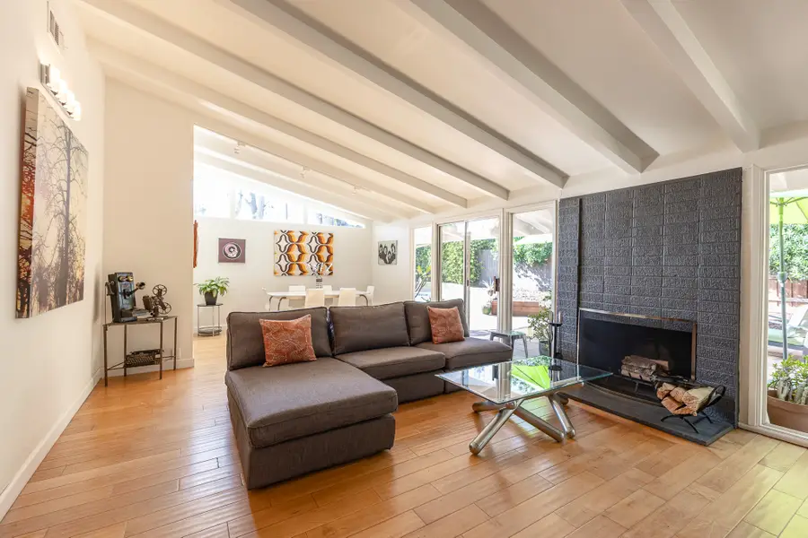 6505 Hatillo Avenue, Woodland Hills, CA 91367 - Image #3