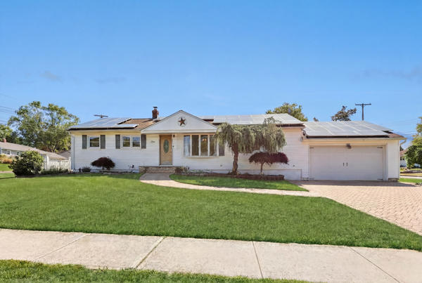 5 Lake Drive, Howell, NJ 07731