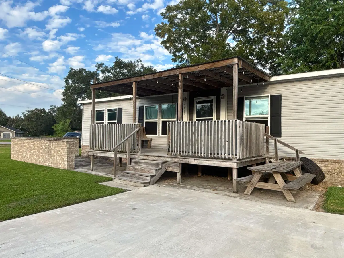 3013 W Park Avenue, Pinehurst, TX 77630 - #1