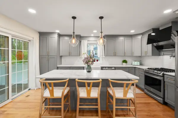 97 Batchelder Rd, Reading, MA 01867