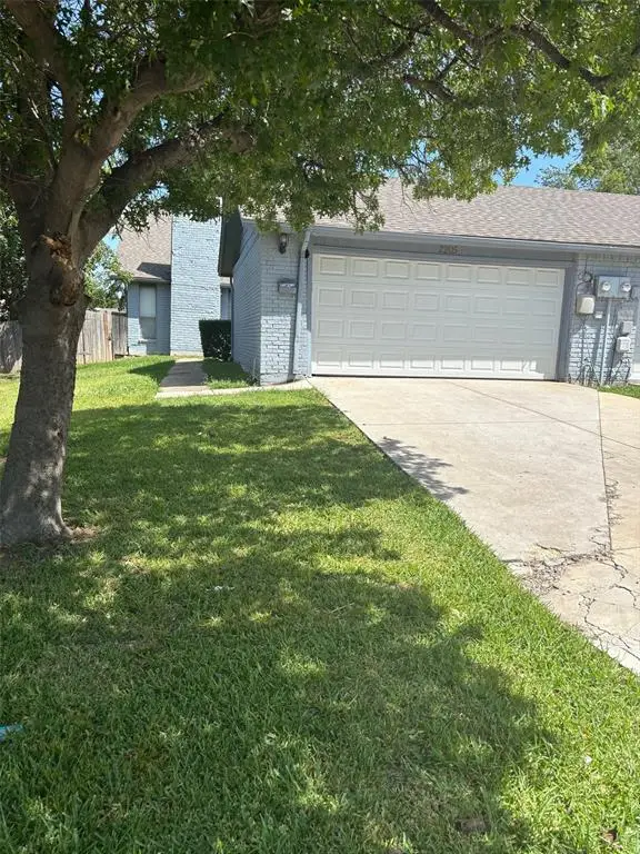 2205 Heritage Circle #2205, Carrollton, TX 75006