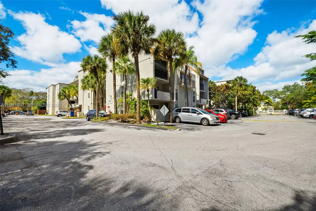 6886 N Kendall Dr #D102, Pinecrest, FL 33156 - #1