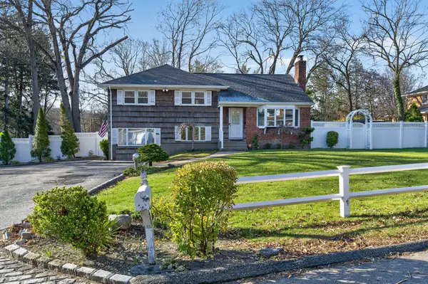 304 Maplewood Road, Huntington Station, NY 11746