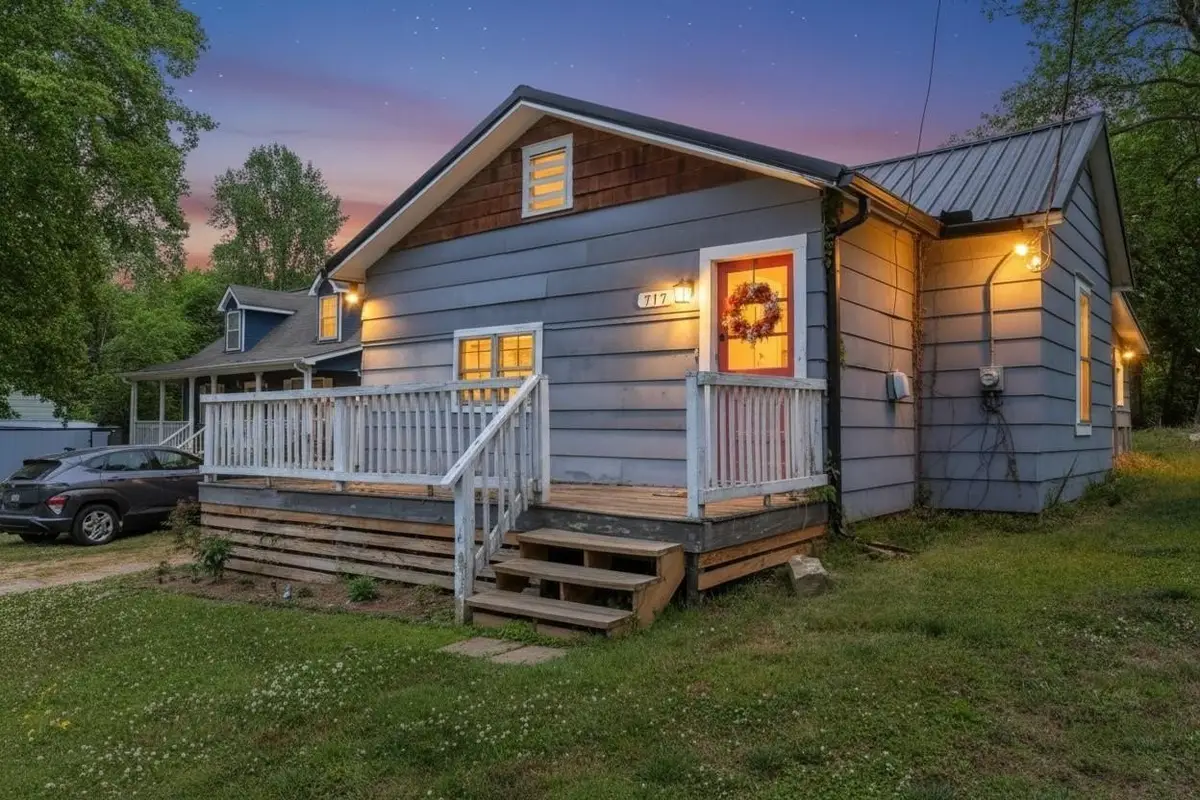 717 W 12th Street, Chickamauga, GA 30707 - #1