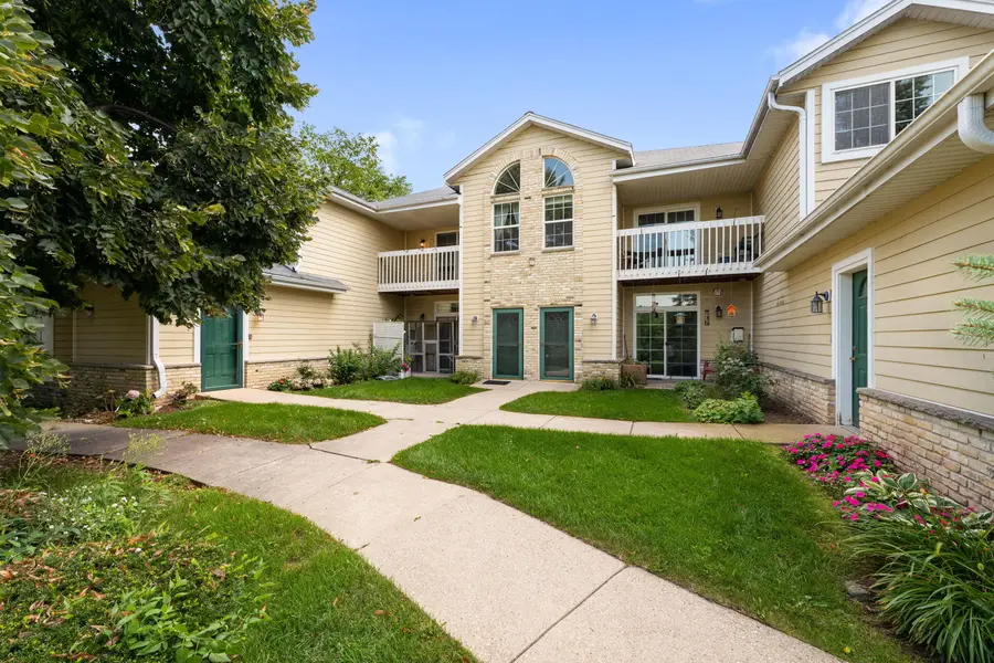 1495 Garay Ln, Port Washington, WI 53074 - #2