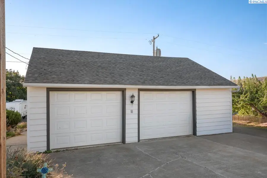 105 S Howard St, Tekoa, WA 99033 - #3