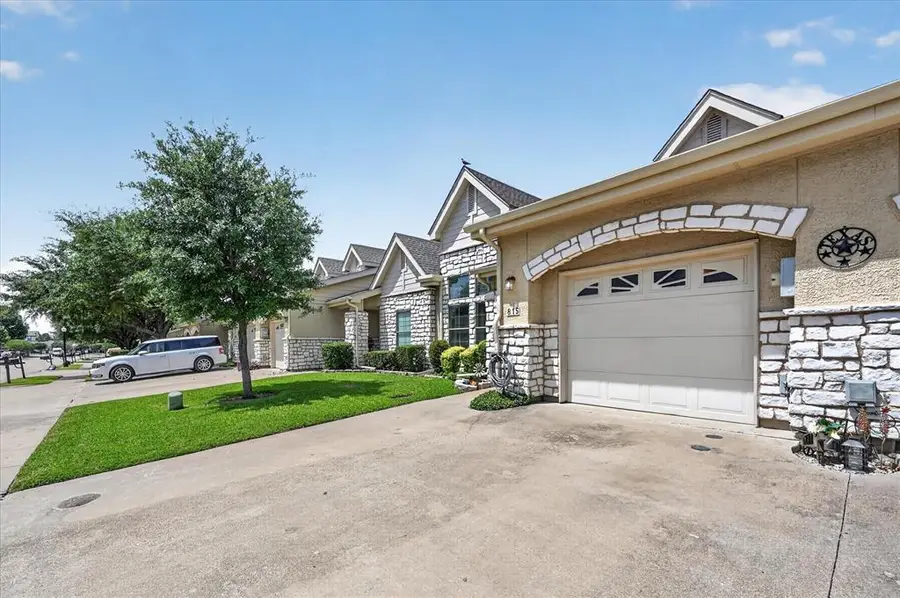 815 Earhart Avenue, Grand Prairie, TX 75051 - #3