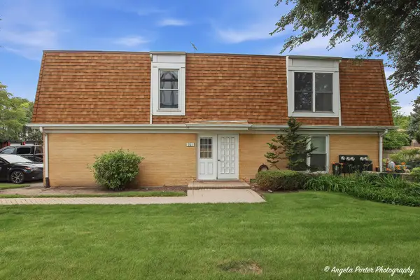 761 Garfield Avenue #B, Libertyville, IL 60048