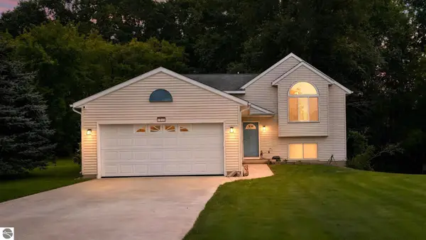 7015 Cedar Highlands Drive, Cedar Springs, MI 49319