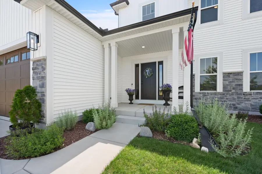 1513 Whalen Dr, Oconomowoc, WI 53066 - #2