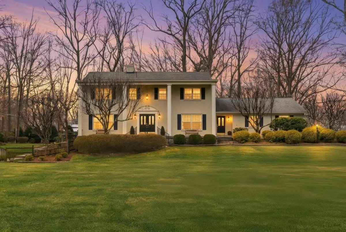 304 Chesapeake Dr, Great Falls, VA 22066 - #1