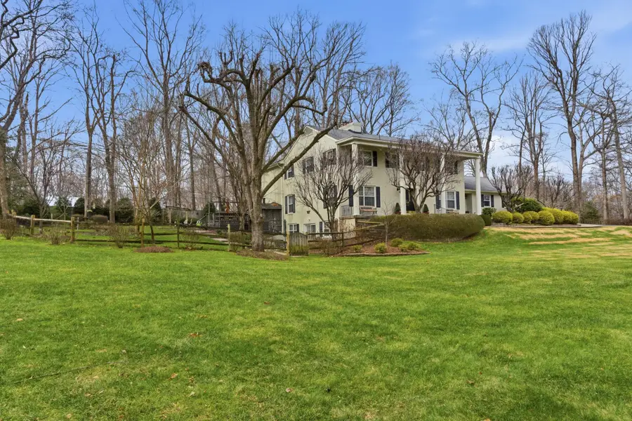 304 Chesapeake Dr, Great Falls, VA 22066 - #3