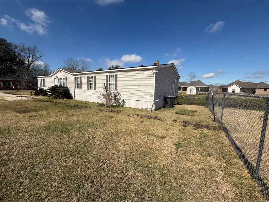 806 S Quiett Ave, Gonzales, LA 70737 - #2