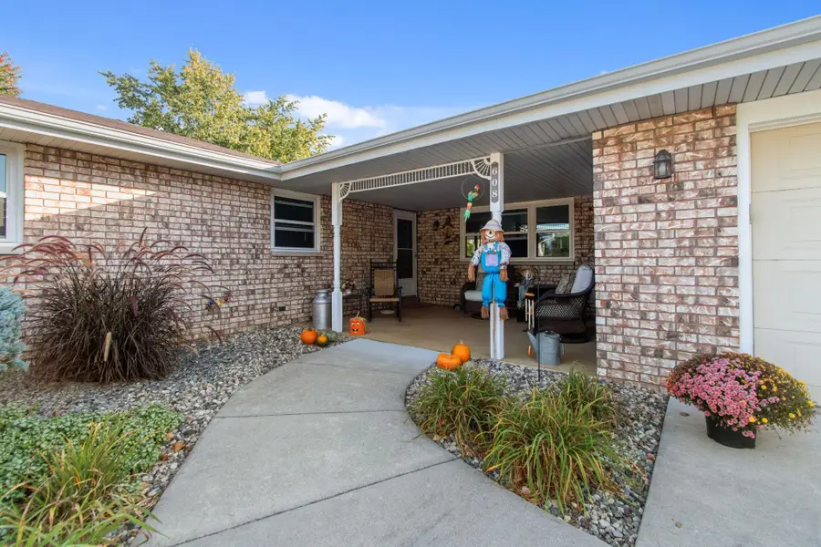 608 MICHIGAN LANE COURT, Kaukauna, WI 54130 - #3