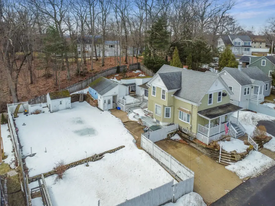 35 Maplewood Ave, Methuen, MA 01844 - #3