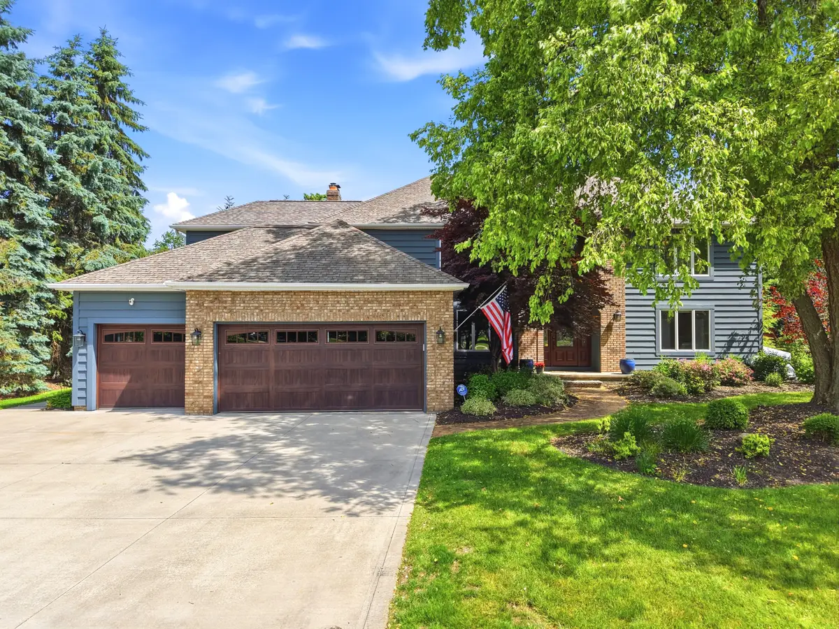 5743 Williamsburg Drive, Highland Heights, OH 44143 - #1