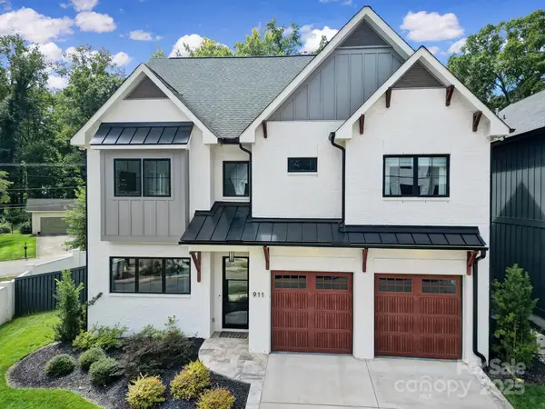 911 Laurel Creek Lane, Charlotte, NC 28211