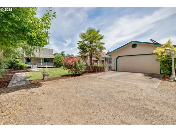 30248 S Barlow Rd, Hubbard, OR 97032
