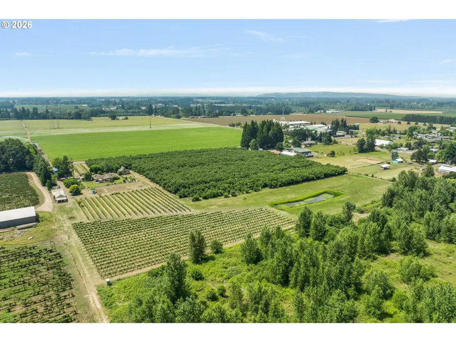 30248 S Barlow Rd, Hubbard, OR 97032 - #2