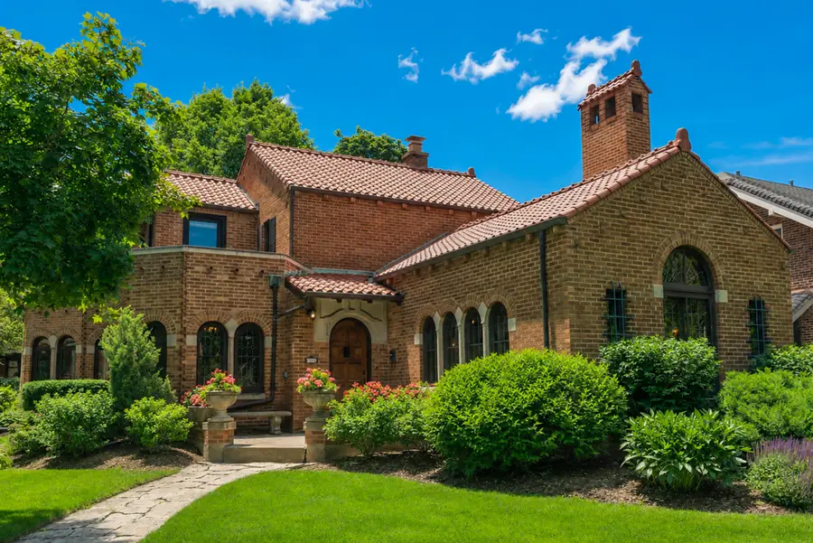 6150 Washington Cir, Wauwatosa, WI 53213 - #2