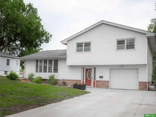 511 N Grandview Avenue, Papillion, NE 68046