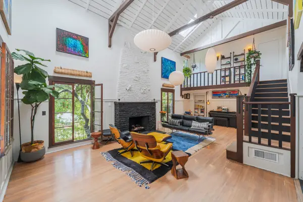 9861 Easton Drive, Los Angeles, CA 90210