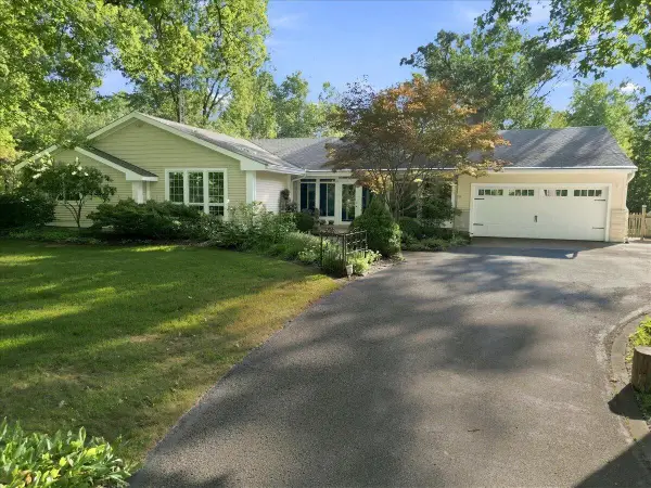 8811 Ainsworth Road, Hobart, IN 46342
