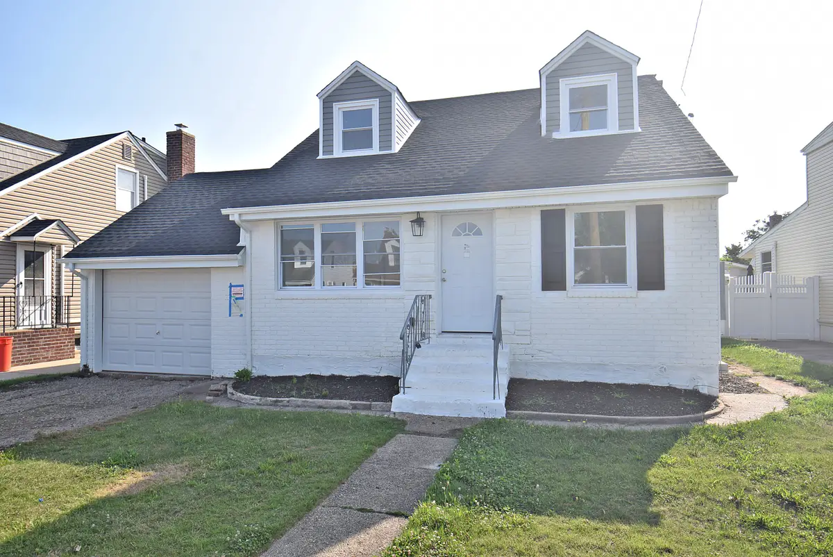 240 Columbus Parkway, Mineola, NY 11501 - #1