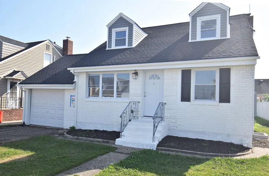 240 Columbus Parkway, Mineola, NY 11501 - #3