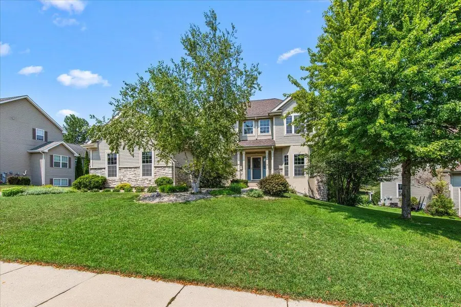 700 Creekwood Dr, West Bend, WI 53095 - #2