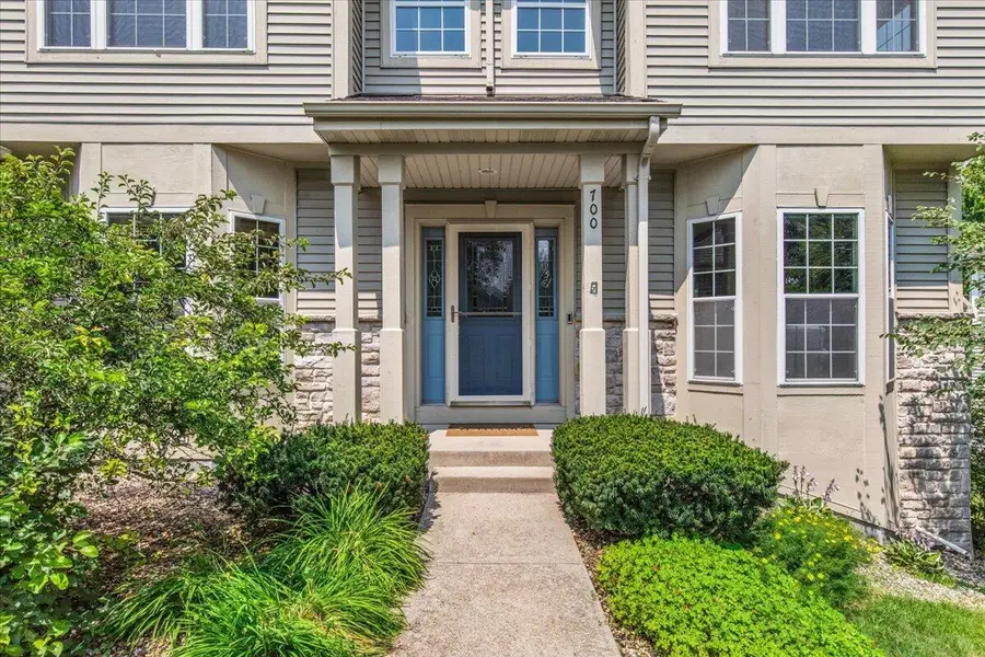 700 Creekwood Dr, West Bend, WI 53095 - #3