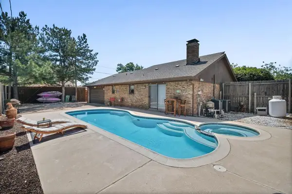 1023 Auburn Drive, Arlington, TX 76012