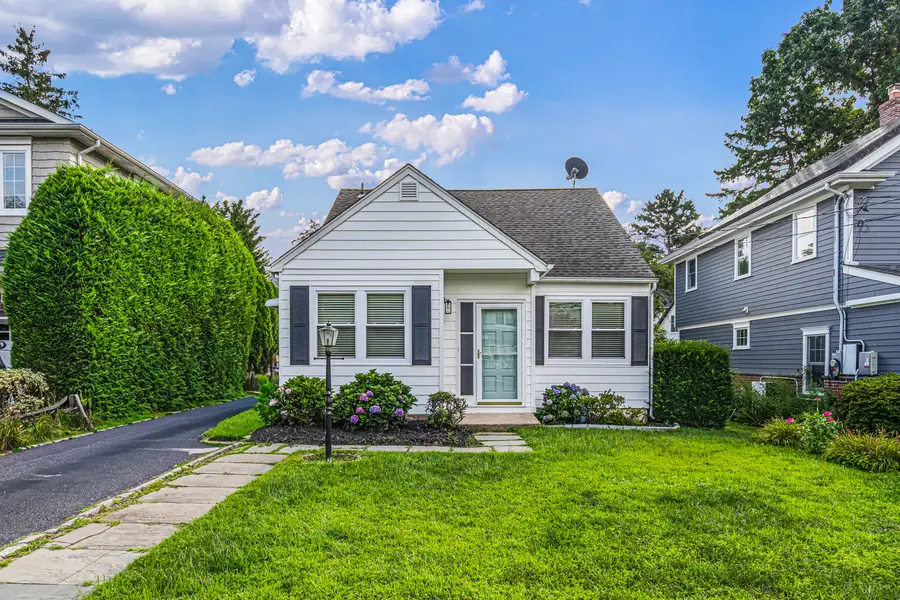 104 Fairfield Avenue, Port Washington, NY 11050 - #2