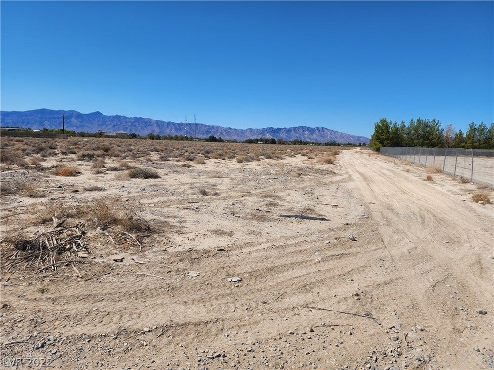 6790 S Quarter Horse Avenue, Pahrump, NV 89061 BHGRE