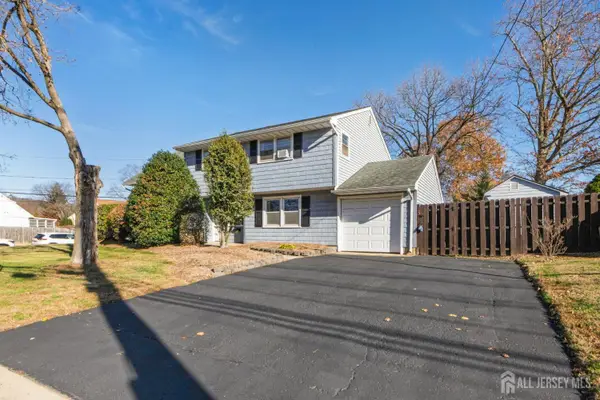 52 Greenbrook Rd, Middlesex Boro, NJ 08846