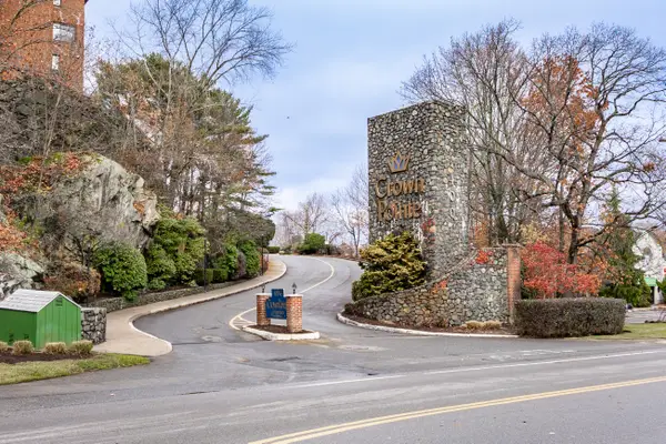 404 Paradise Rd #1T, Swampscott, MA 01907