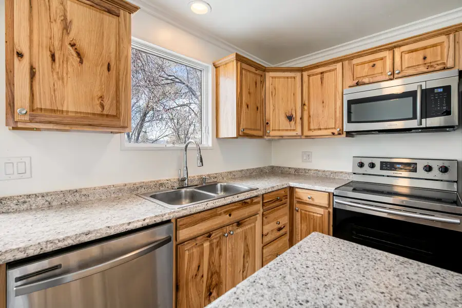 9822 S Darin Dr, Sandy, UT 84070 - #2