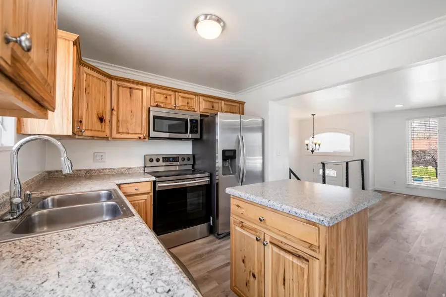 9822 S Darin Dr, Sandy, UT 84070 - #3